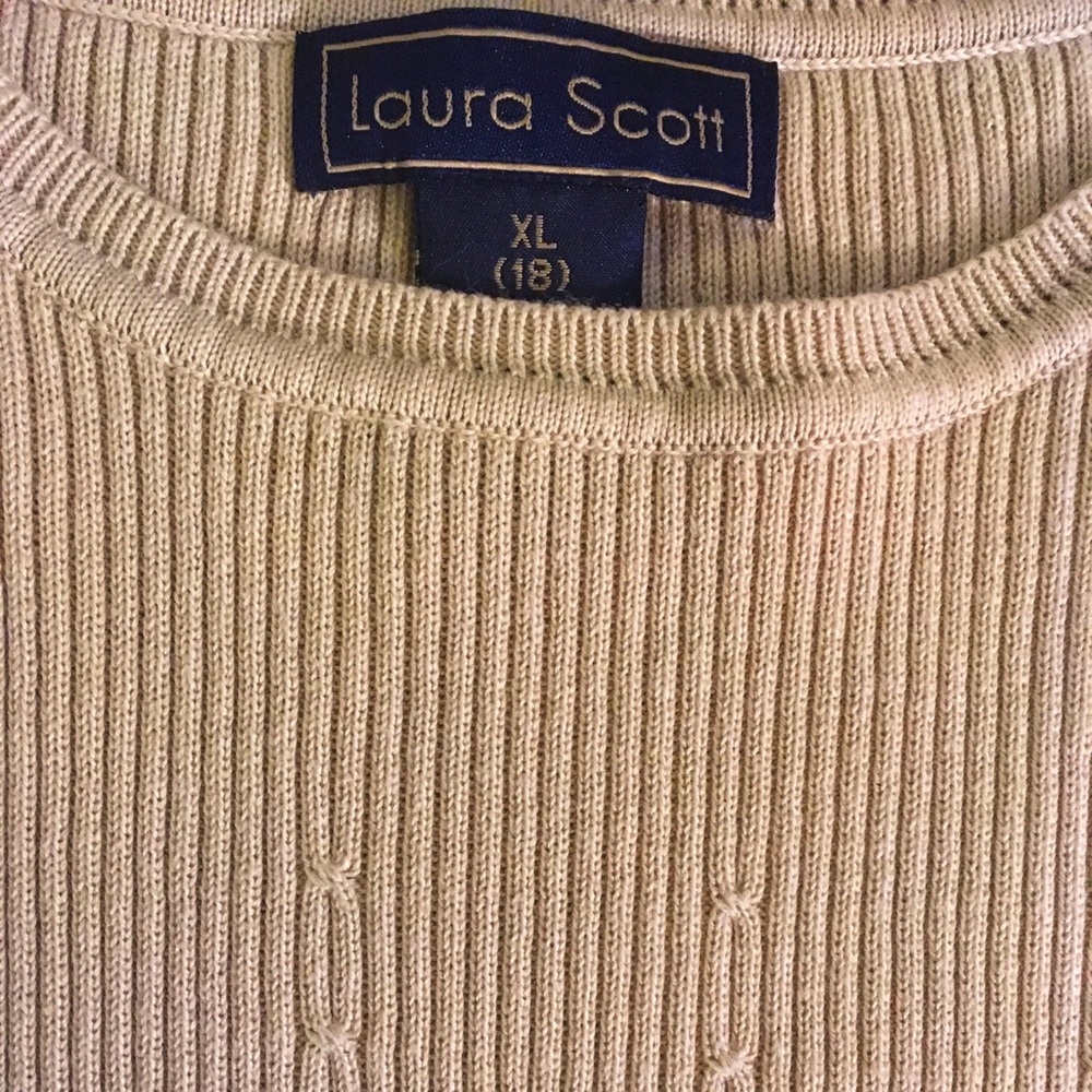 Laura Scott - Picture 2 of 3
